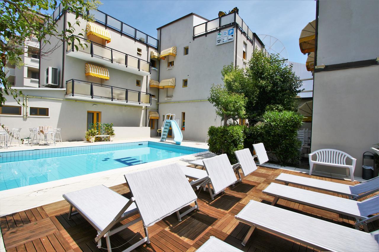 Hotel Marzia Con Piscina Ριτσόνε Εξωτερικό φωτογραφία